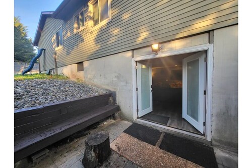 Large Basement 2 room Apartment, Totally private!