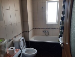 Ensemble douche/baignoire, bidet