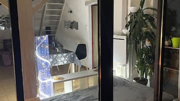 3 habitaciones, escritorio, tabla de planchar con plancha y wifi gratis