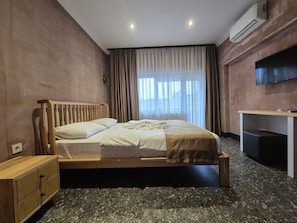 Economy Double Room, 1 Double Bed, Shared Bathroom | Desk, laptop workspace, free WiFi, bed sheets