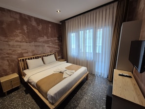 Economy Double Room, 1 Double Bed, Shared Bathroom | Desk, laptop workspace, free WiFi, bed sheets