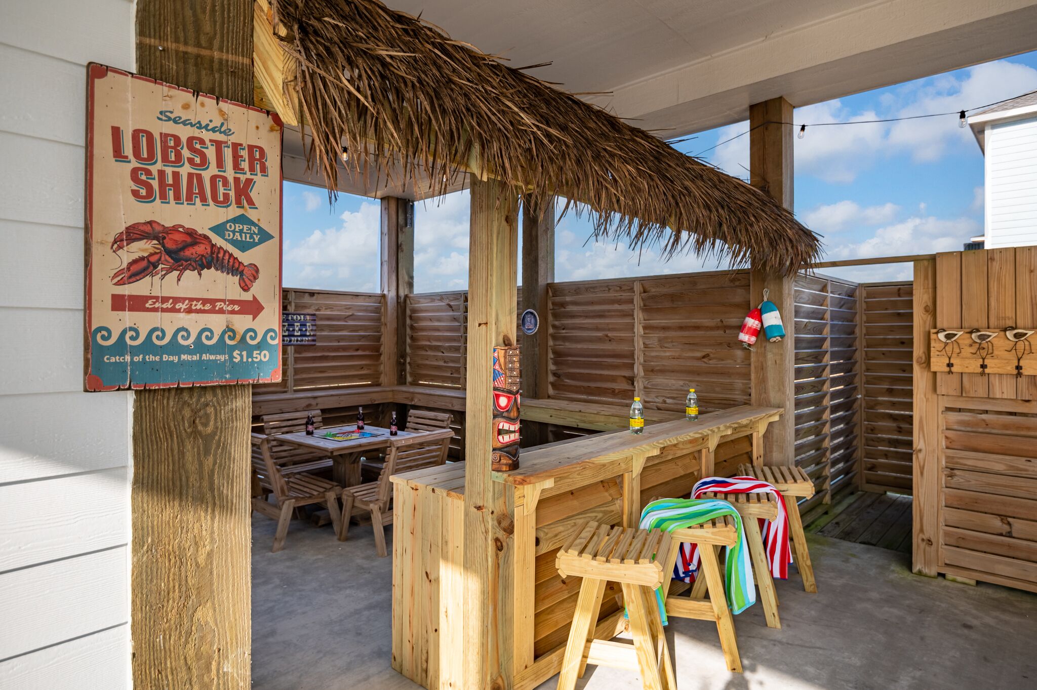 Tiki Bar! Close to the Beach! Kid & Pet Friendly!