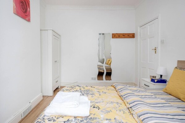 Casa, varias camas | 3 habitaciones, wifi gratis y ropa de cama