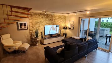 Smart-TV, Kamin, Videospiele, DVD-Player