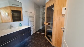 Dusche, Haartrockner, Toilettenpapier