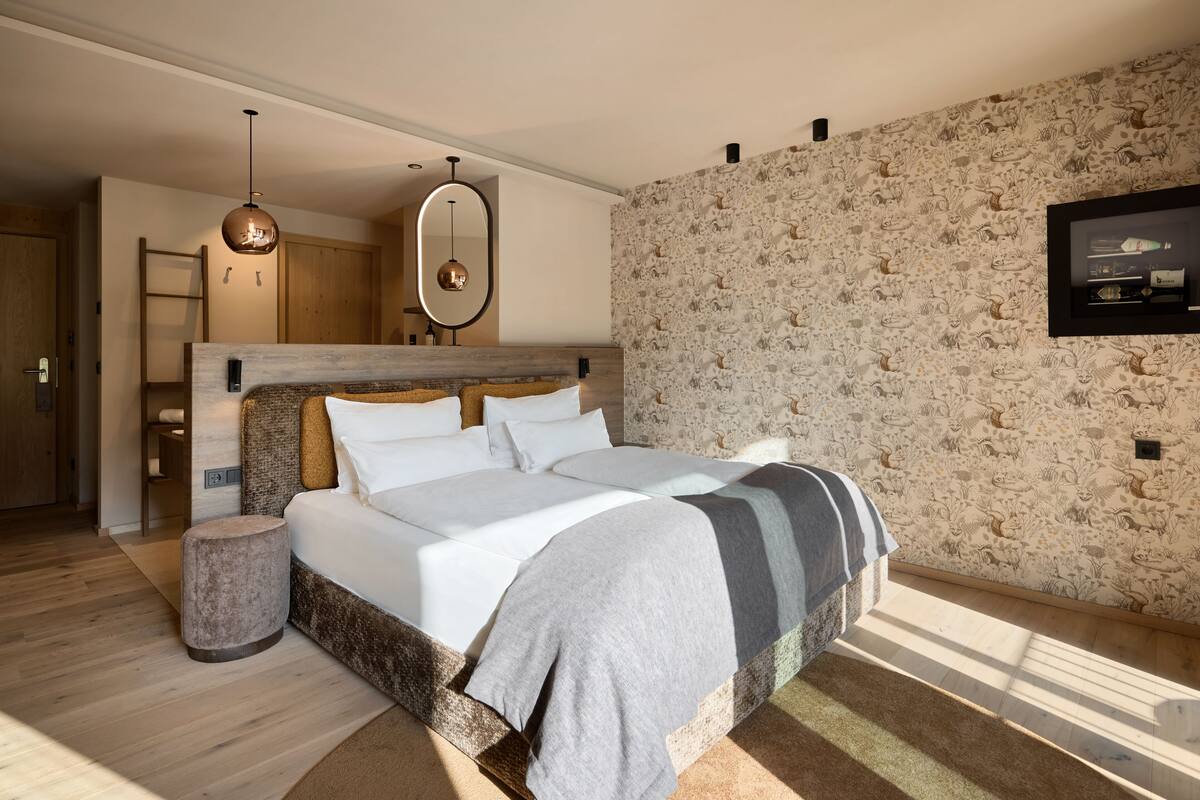 Deluxe Room | 1 bedroom, Frette Italian sheets, premium bedding, Select Comfort beds