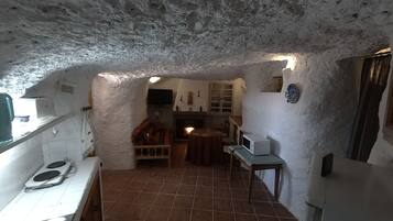 Een koelkast, een magnetron, een kookplaat