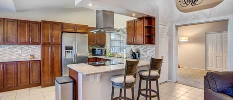 Fridge, microwave, stovetop, dishwasher