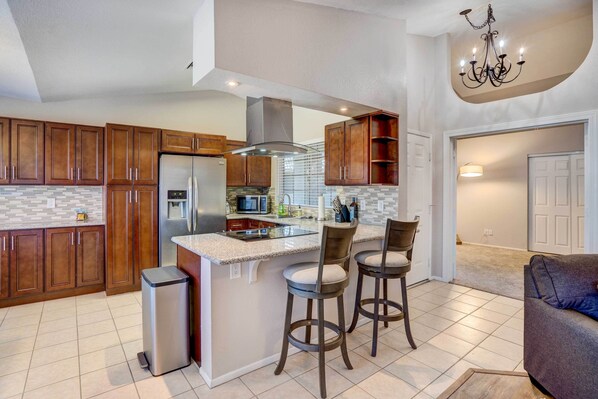 Fridge, microwave, stovetop, dishwasher