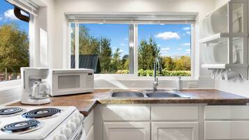 Fridge, microwave, stovetop, coffee/tea maker