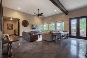 Smart TV, tenis de mesa y libros 