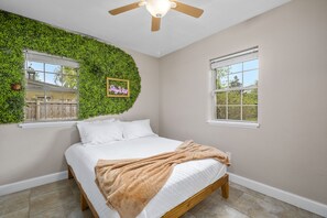 2 bedrooms, desk, iron/ironing board, free WiFi