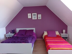 2 bedrooms, iron/ironing board, free WiFi, bed sheets - Small renovated house close to the sea. Ideal for family vacations (Lézardrieux)
