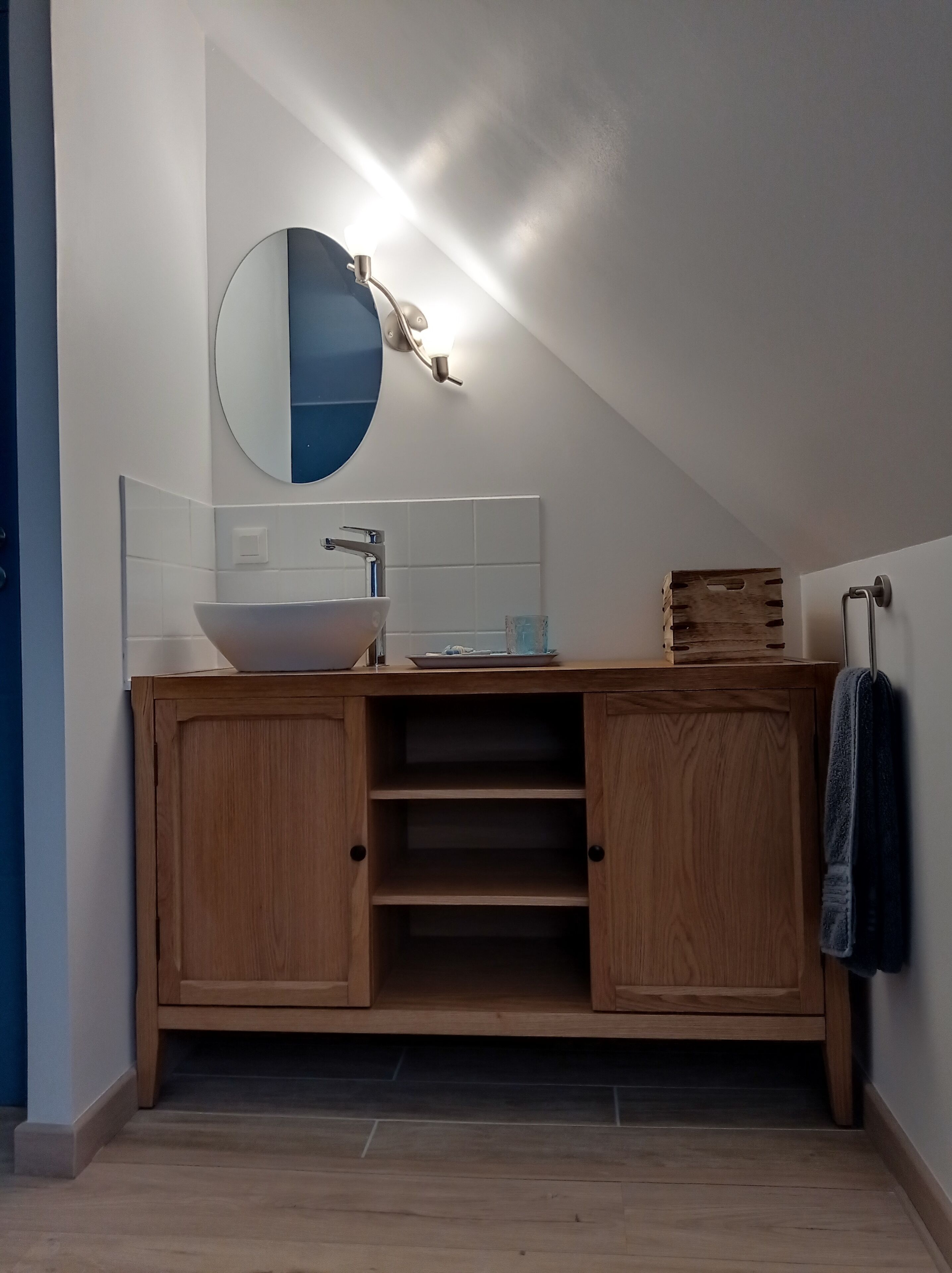 Doccia, asciugacapelli, asciugamani, sapone