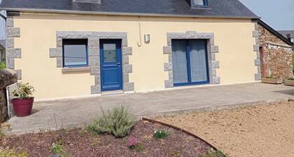 Small renovated house close to the sea. Ideal for family vacations