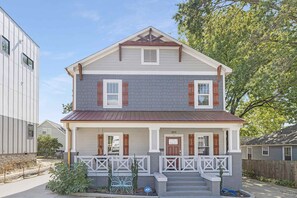 Exterior - Living Large Uptown - stylish with open great room (Charlotte)