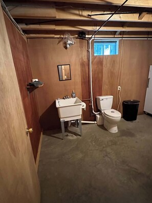Bathtub, hair dryer - Private cabin in the North Maine woods (Mount Chase)