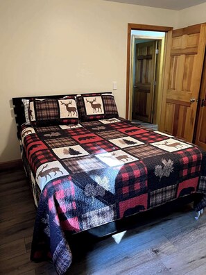 4 bedrooms, iron/ironing board, WiFi, bed sheets