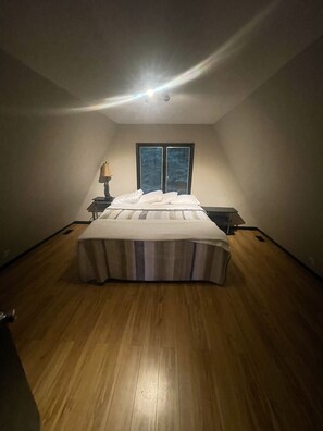 3 chambres, fer et planche à repasser, Wi-Fi gratuit, draps fournis