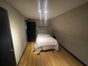 3 chambres, fer et planche à repasser, Wi-Fi gratuit, draps fournis