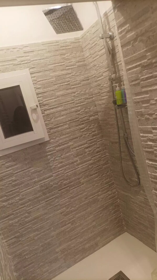 تجهيزات دش، مراحيض شطف