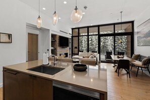 Téléviseur, foyer, chaßne audio, bureau