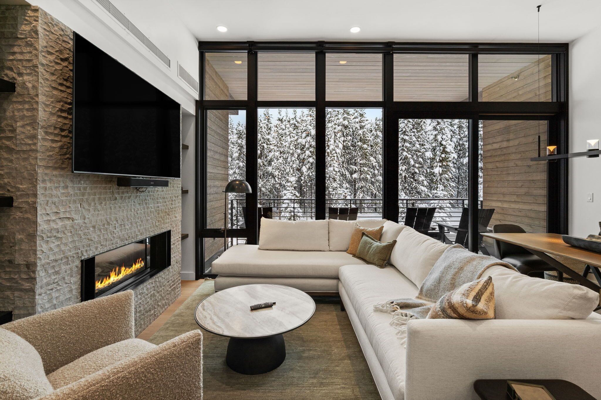 电视、壁炉、立体声音响、办公室