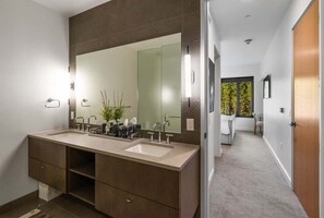 أحواض استحمام، مجففات شعر، مناشف