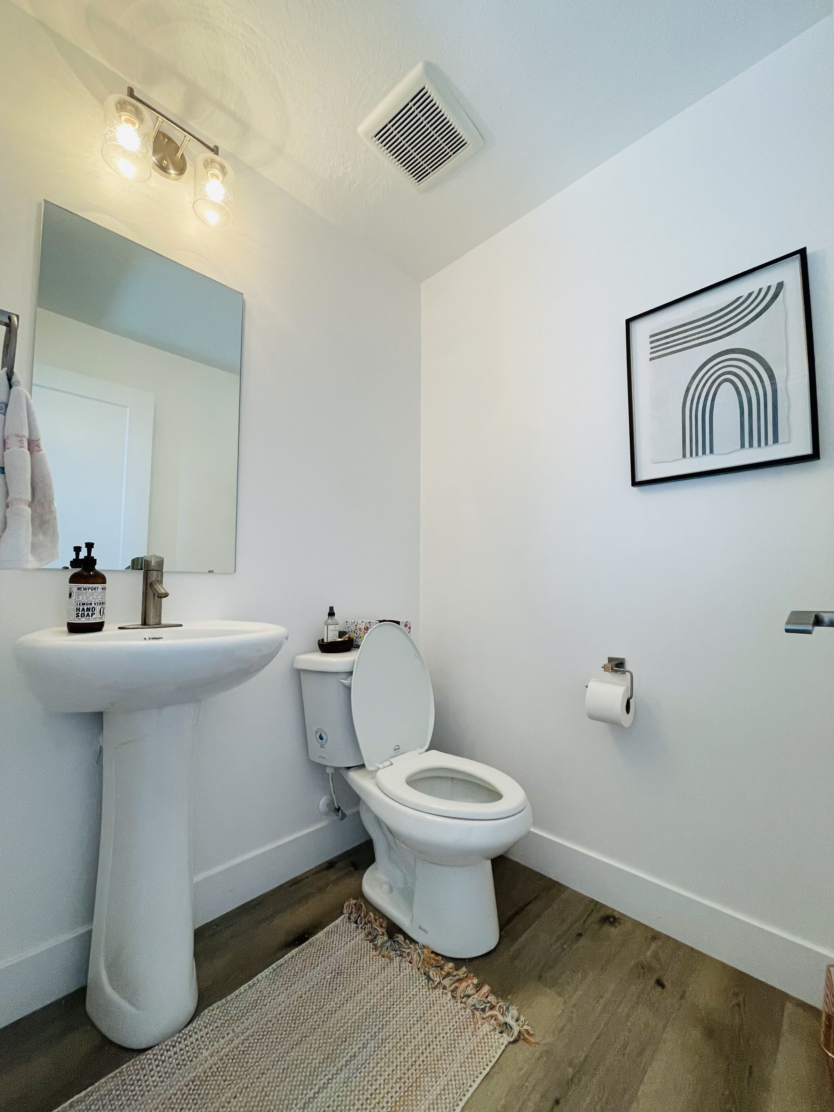 Bathtub, bidet, towels, shampoo