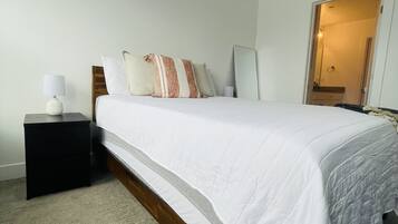 3 bedrooms, travel crib, WiFi, bed sheets
