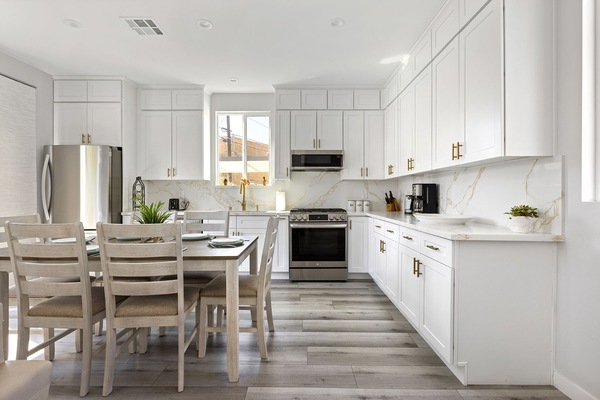 Refrigerador, microondas, horno, placa de cocina