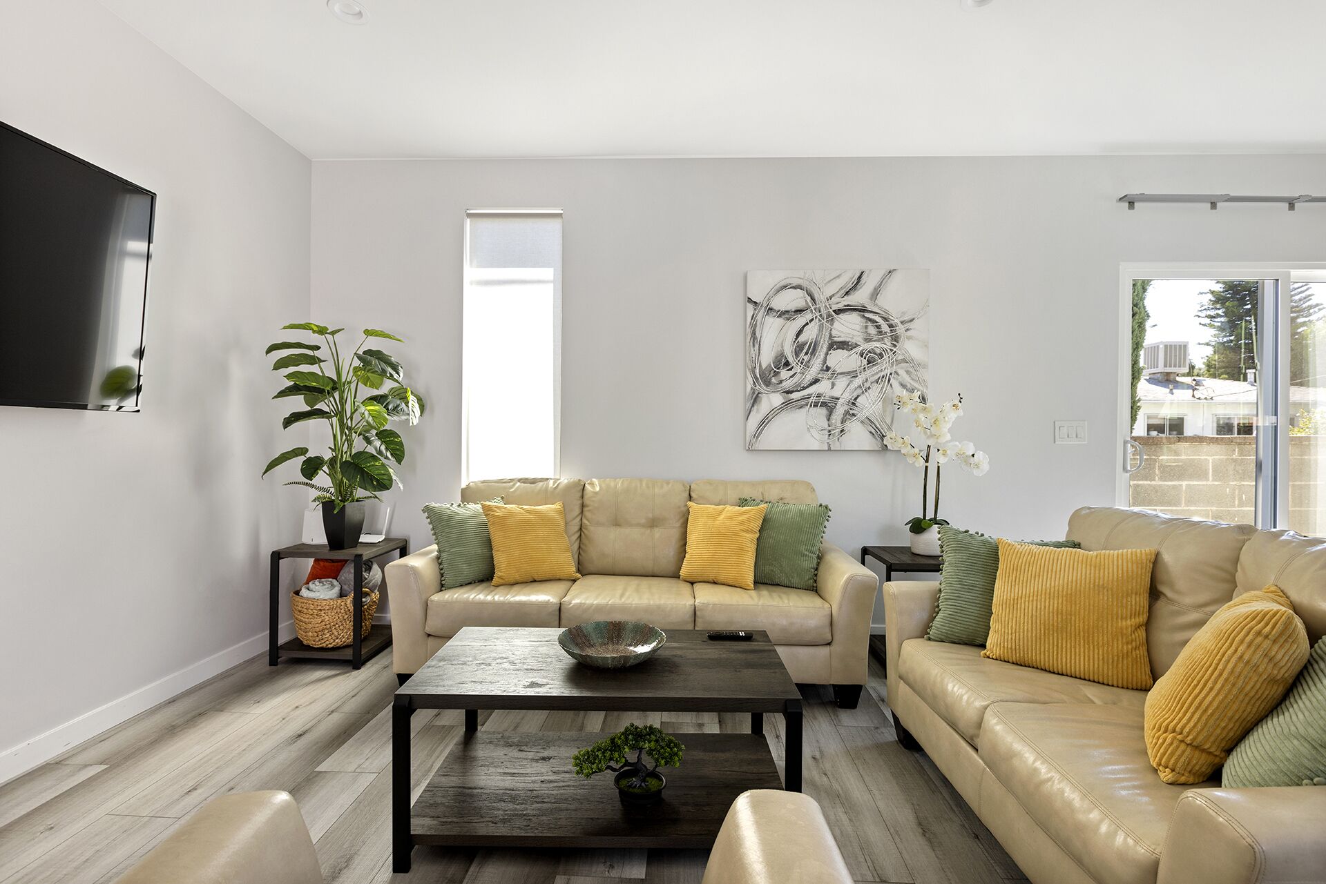 Smart TV, table tennis, books