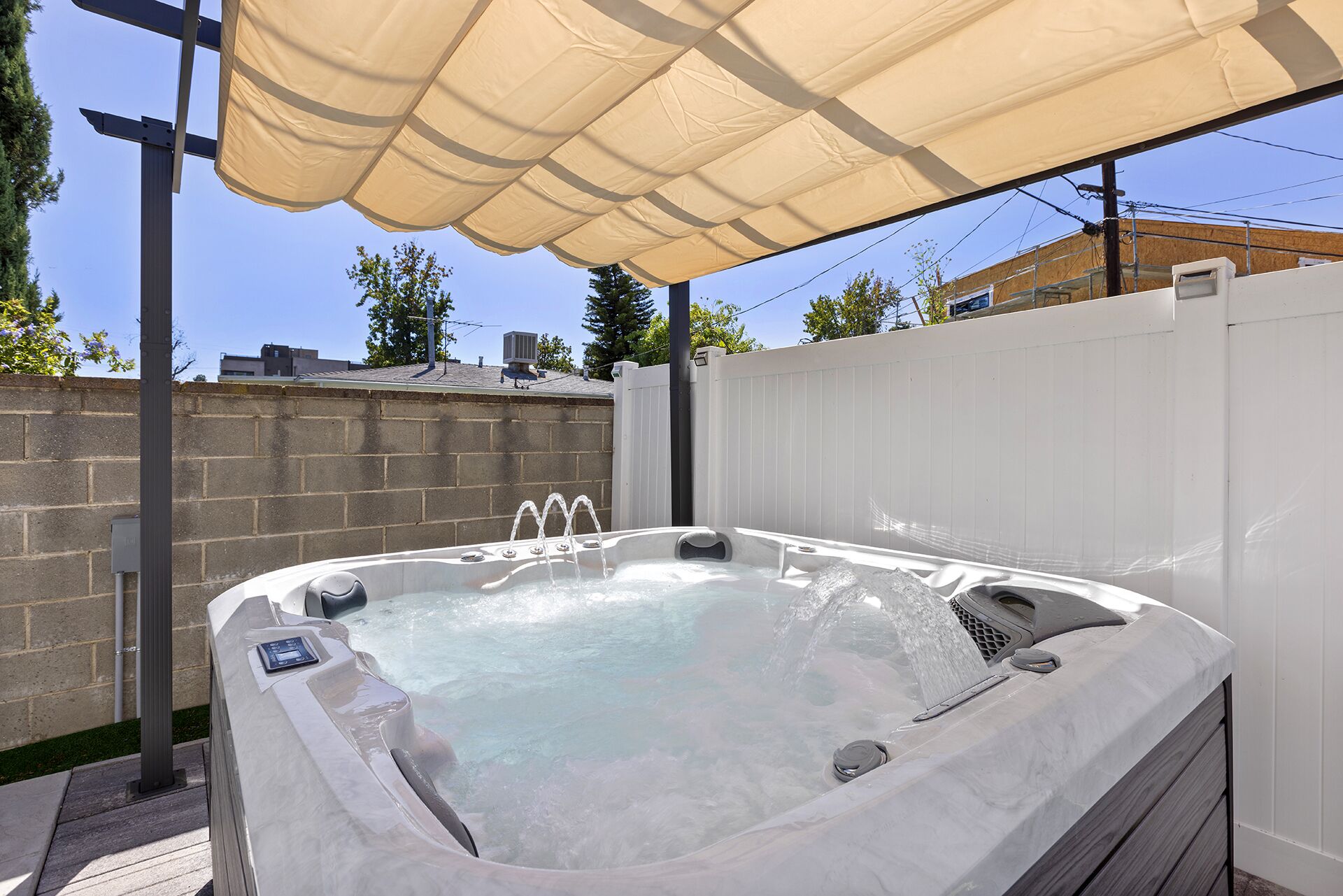 Outdoor spa tub