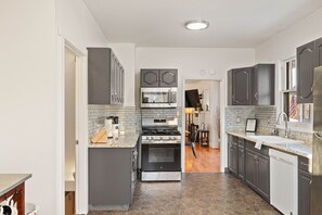 Fridge, microwave, oven, stovetop - Historic District! Walk to the Heart of Downtown! (Billings)