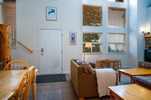 Una Smart TV, una chimenea