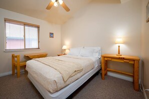 3 habitaciones, escritorio, tabla de planchar con plancha y wifi gratis 