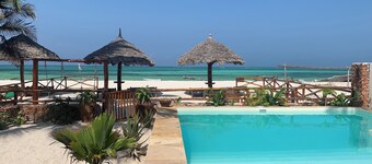 Seafront villa and private pool