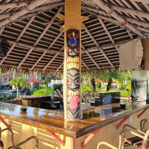 Bar (on property) - Disney Resort w/ Game Room, WaterSlide & LazyPool (Davenport)