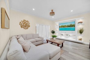 TV - Disney Resort w/ Game Room, WaterSlide & LazyPool (Davenport)