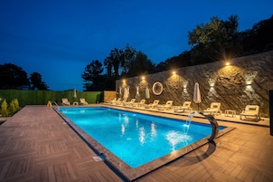 Seasonal outdoor pool