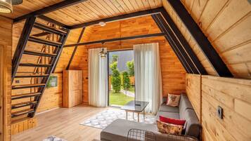 Luxury Bungalow | 1 bedroom, desk, laptop workspace, free cribs/infant beds
