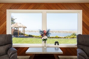 Interior - Ocean's Edge - Tropical Oceanview Oasis (McKinleyville)