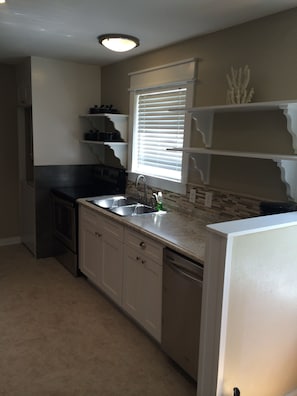 Private kitchen - Beachwood Villas 1st Floor 2 Bed 2 Bath, 12G by Main Pool (Santa Rosa Beach)