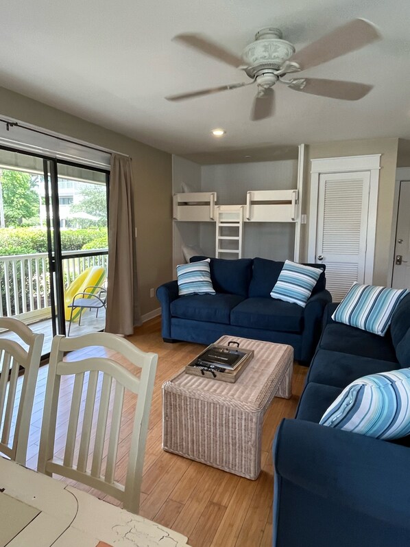 TV - Beachwood Villas 1st Floor 2 Bed 2 Bath, 12G by Main Pool (Santa Rosa Beach)