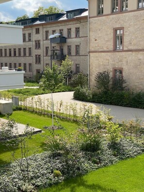 Property grounds - Acapella Suite Adagio - exclusive 54sqm suite/directly on the vineyard/Netflix incl (Heppenheim (Bergstraße))