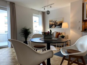 Dining - Acapella Suite Adagio - exclusive 54sqm suite/directly on the vineyard/Netflix incl (Heppenheim (Bergstraße))