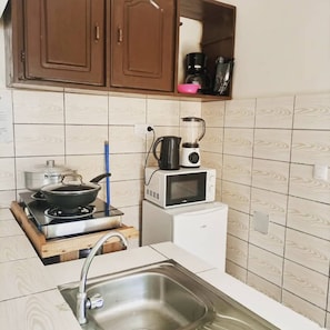 Fridge, microwave, coffee/tea maker, electric kettle