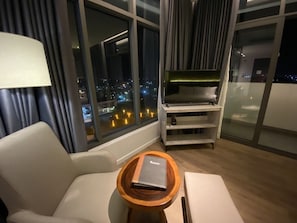 Deluxe Double Room with Corner City View