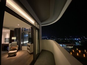 Habitación City, 1 cama de matrimonio grande, vistas a la ciudad, en esquina | Vistas a la ciudad