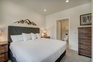 2 habitaciones, tabla de planchar con plancha, wifi y ropa de cama